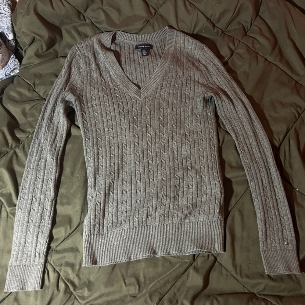 NWOT Tommy Hilfiger fitted cable knit sweater!